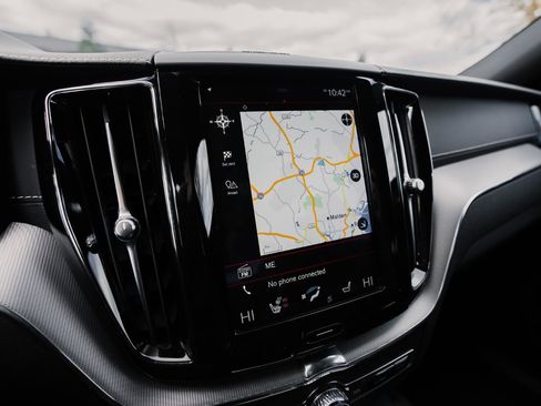 Used 2020 Volvo XC60 T6 R-Design image 32