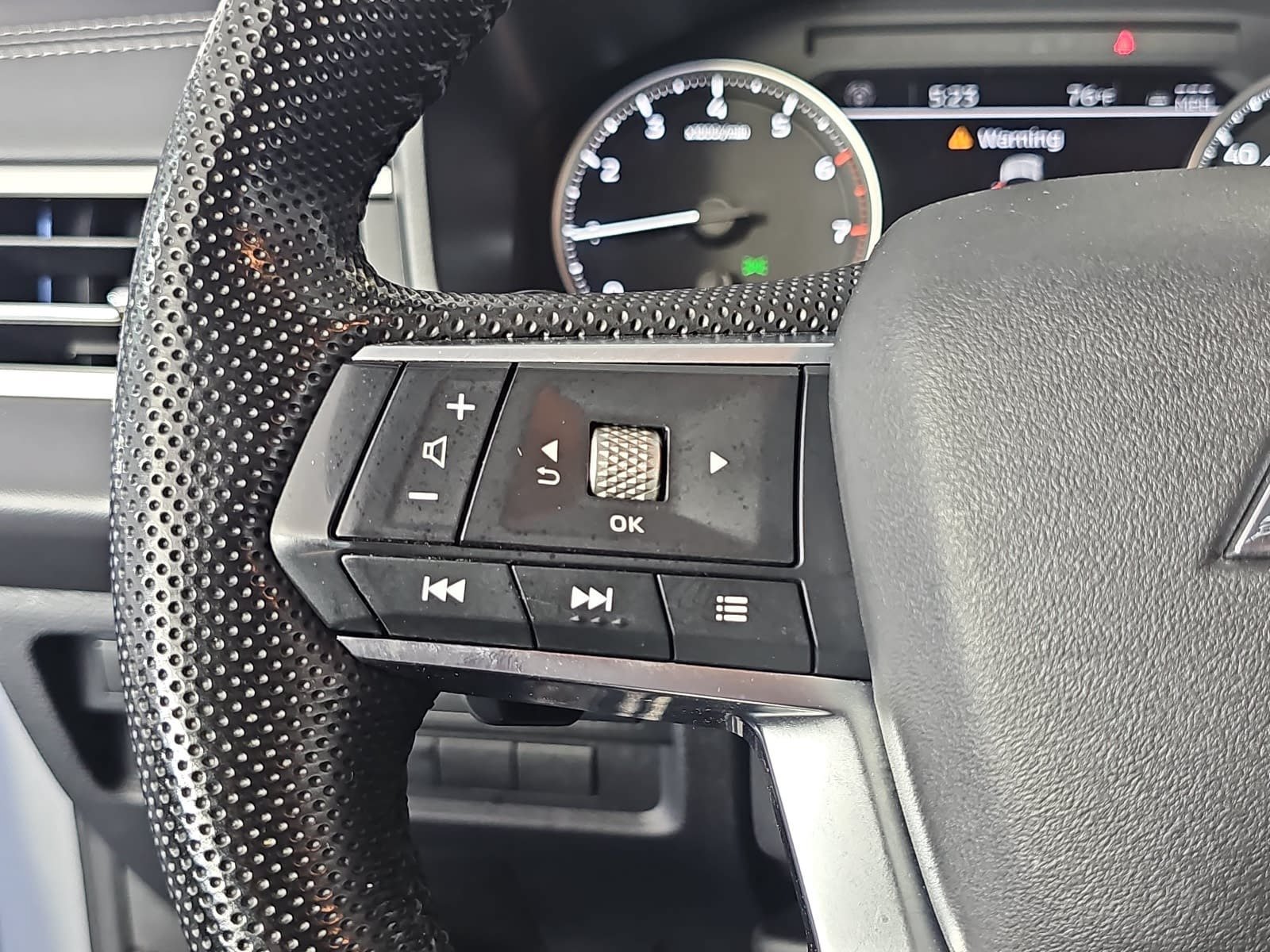 Used 2023 Mitsubishi Outlander SE AWD/4WD image 12