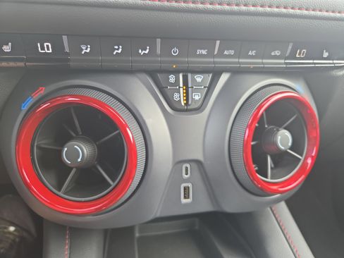 Used 2025 Chevrolet Blazer RS FWD image 17