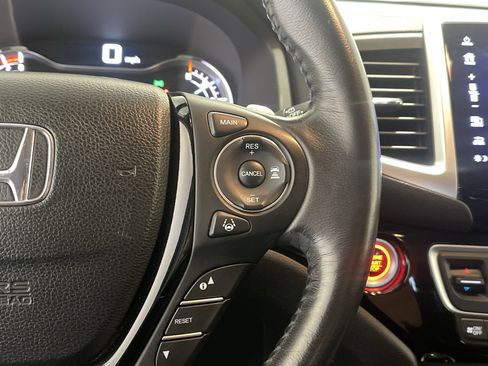 Certified 2017 Honda Pilot Touring image 19