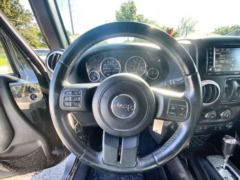 Used 2016 Jeep Wrangler Sahara w/ Connectivity Group AWD/4WD image 11