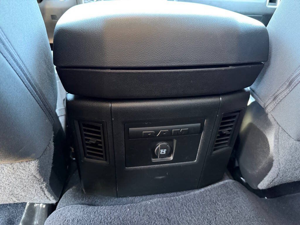 Used 2022 RAM 1500 Classic SLT w/ Electronics Convenience Group AWD/4WD image 38