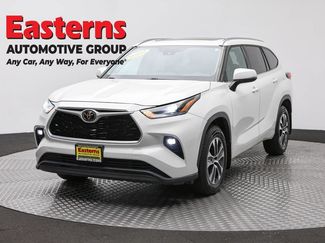 Used 2021 Toyota Highlander XLE AWD/4WD video 1