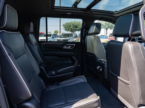 Used 2023 GMC Yukon XL SLT w/ SLT Premium Package AWD/4WD image 33