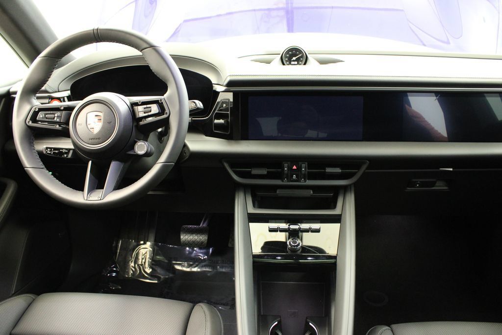 Used 2024 Porsche Macan 4 Electric AWD/4WD image 17