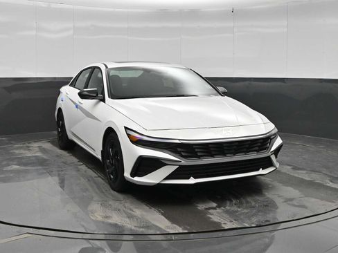 New 2026 Hyundai Elantra SEL Sport FWD image 2