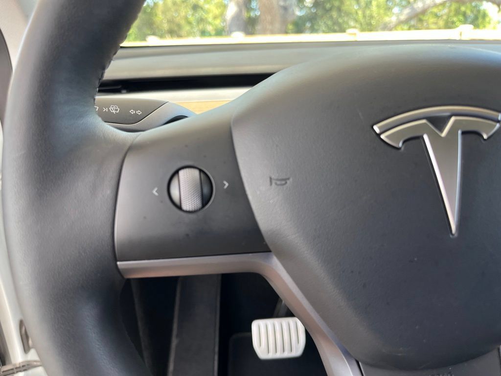 Used 2022 Tesla Model Y Performance AWD/4WD image 35