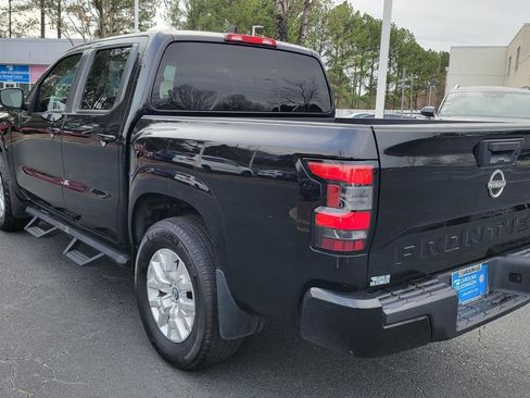 Used 2022 Nissan Frontier SV image 3