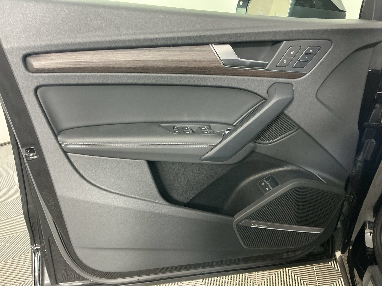 Used 2025 Audi Q5 e Premium Plus w/ Premium Plus Package AWD/4WD image 12
