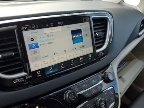 Certified 2024 Chrysler Pacifica Touring-L image 13