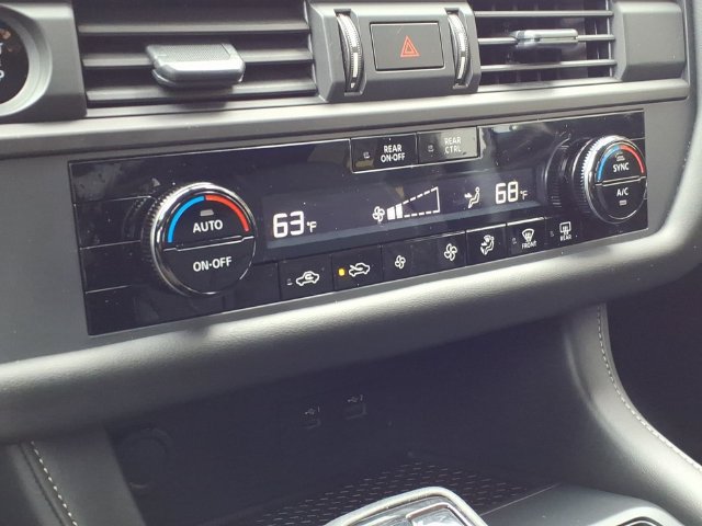 Used 2025 Nissan Pathfinder S AWD/4WD image 10