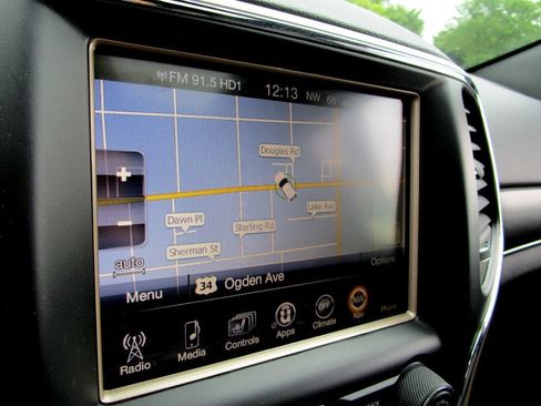 Used 2017 Jeep Grand Cherokee Limited w/ Trailer Tow Group IV AWD/4WD image 3