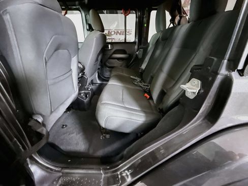 Used 2020 Jeep Wrangler Unlimited Sahara AWD/4WD image 26