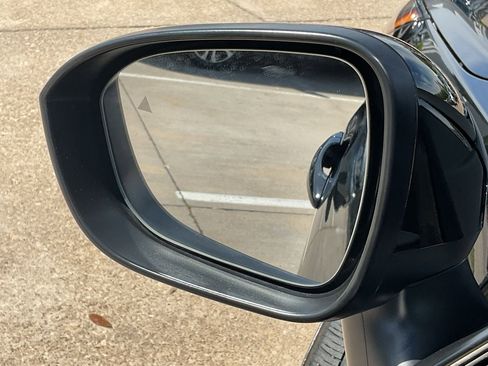 Used 2025 Nissan Rogue SV image 11