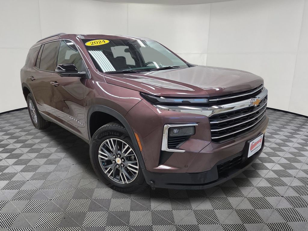 Used 2024 Chevrolet Traverse LT w/ Enhanced Driving Package AWD/4WD image 3