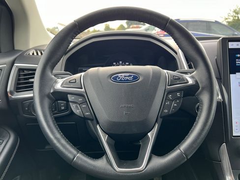 Used 2024 Ford Edge Titanium image 23