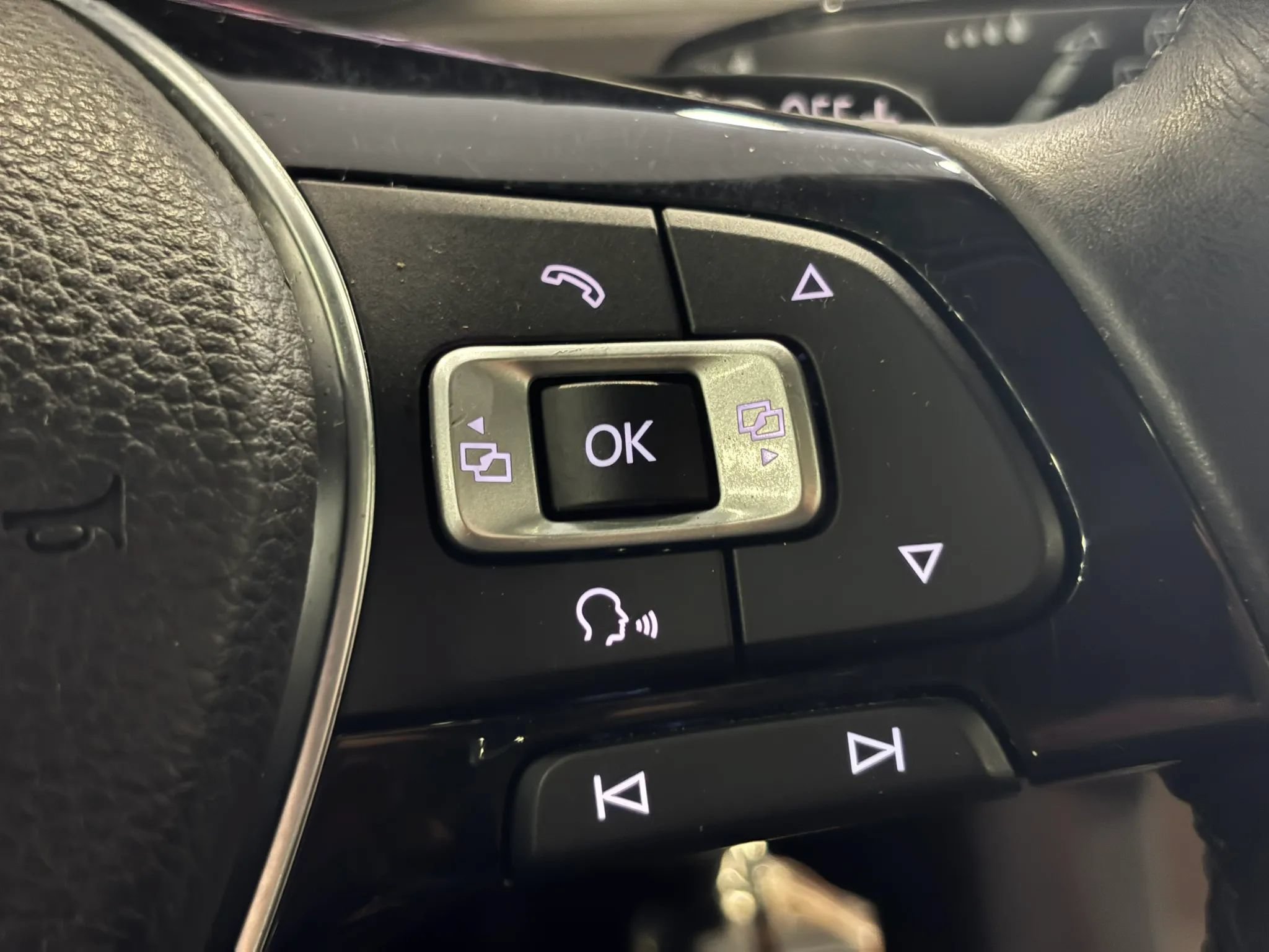 Used 2015 Volkswagen Golf S FWD image 32