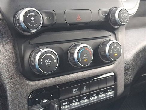 Used 2024 RAM 2500 Tradesman w/ Chrome Appearance Group image 15