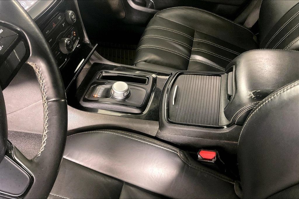 Used 2019 Chrysler 300 S AWD/4WD image 16
