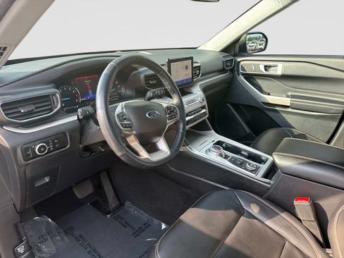 Used 2023 Ford Explorer XLT w/ Equipment Group 202A AWD/4WD image 22