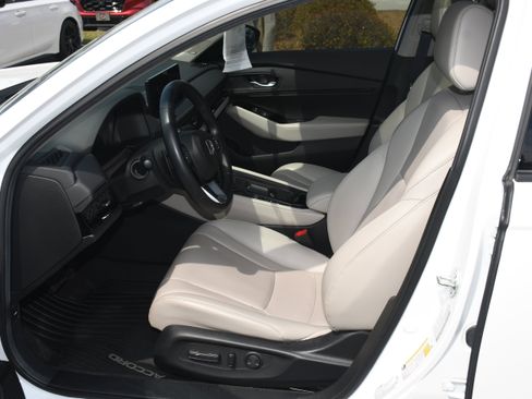 Used 2024 Honda Accord Touring image 8