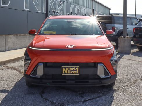 Used 2024 Hyundai Kona SEL FWD image 2