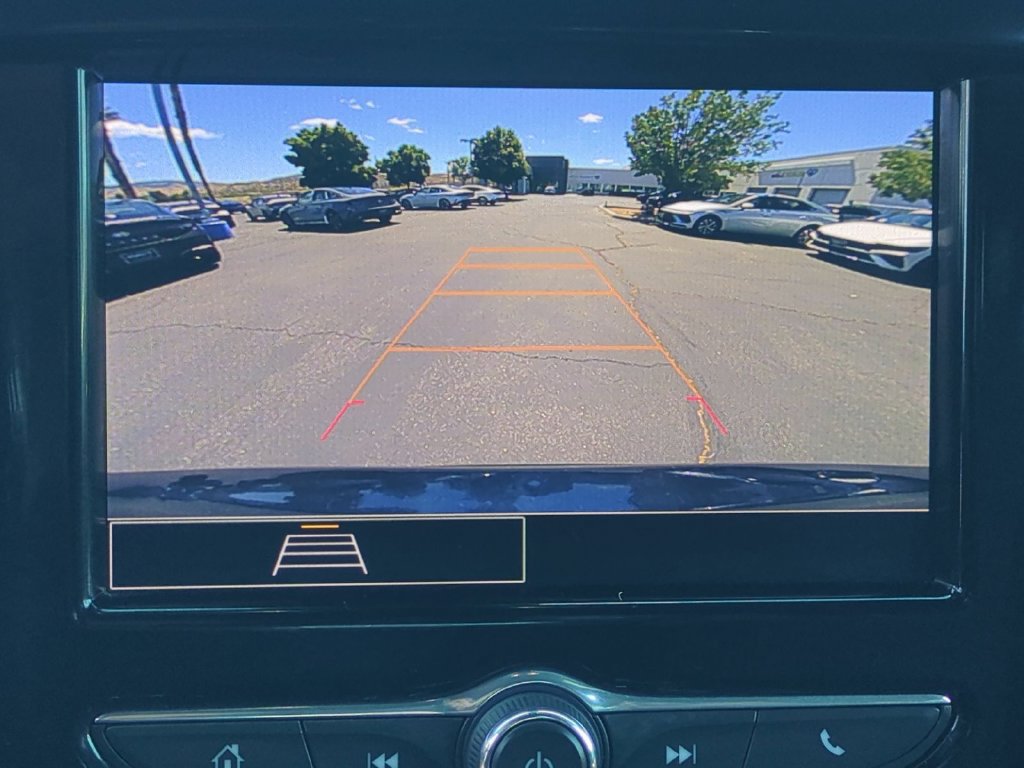 Used 2023 Chevrolet Traverse LT FWD image 17