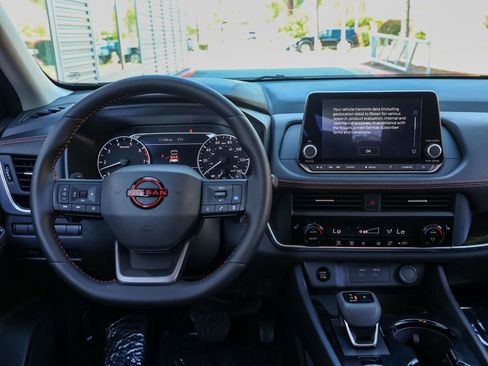 Used 2025 Nissan Rogue SV AWD/4WD image 22