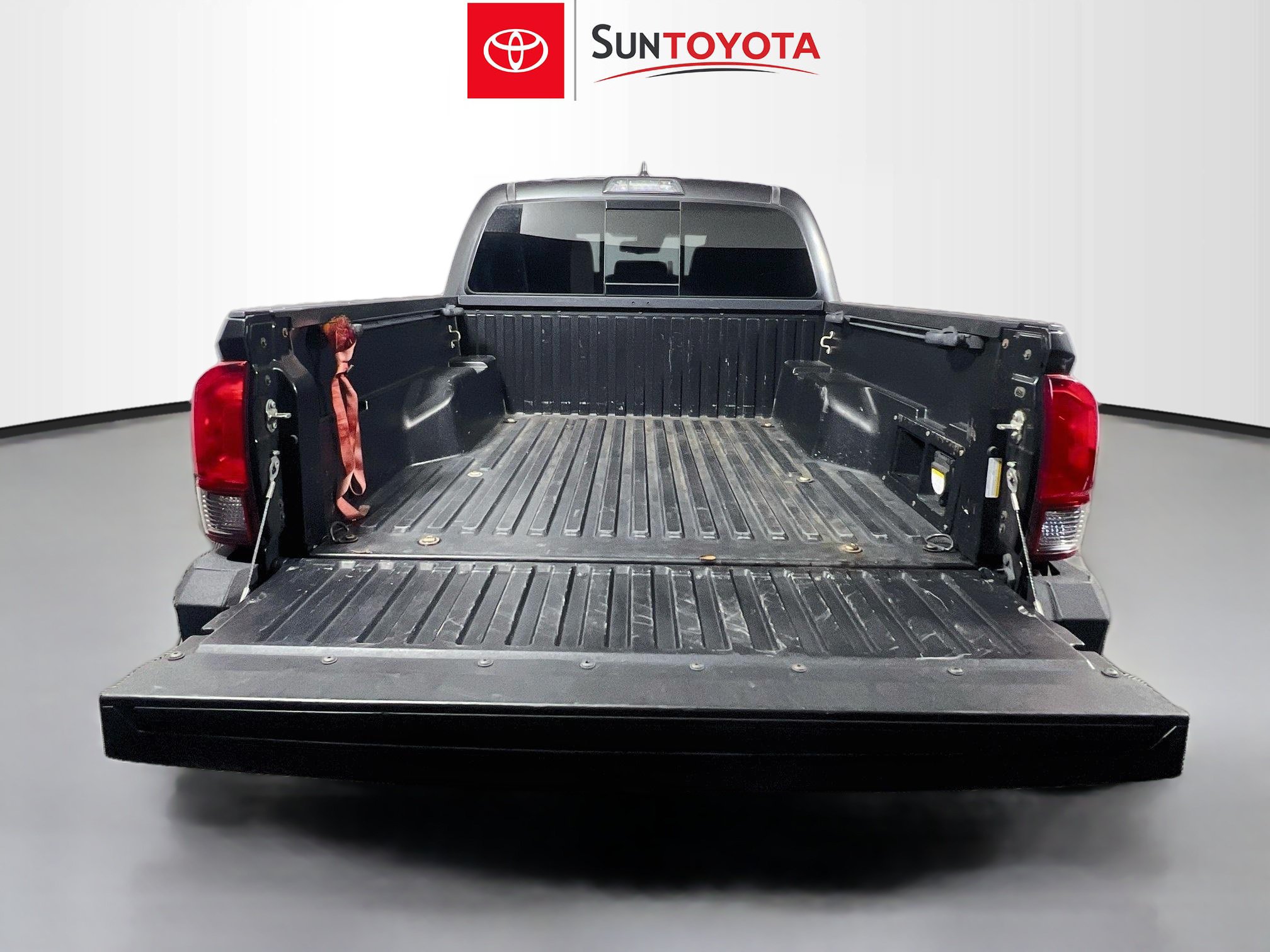 Used 2019 Toyota Tacoma TRD Sport AWD/4WD image 33