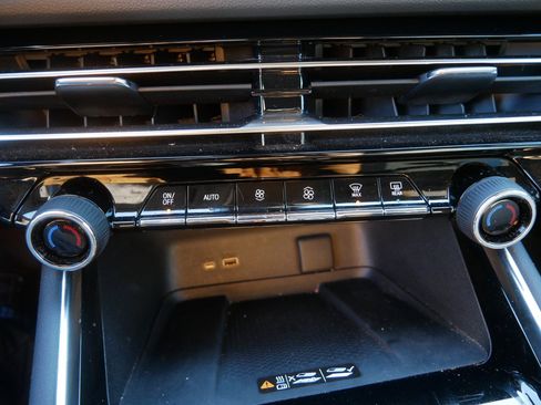 Used 2024 Chevrolet Traverse LT w/ Trailering Package image 25