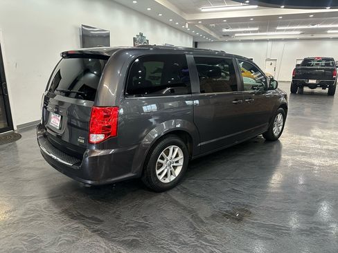 Used 2020 Dodge Grand Caravan SXT image 4