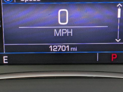 Used 2023 GMC Acadia SLE w/ Driver Convenience Package image 16