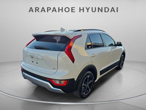 Used 2023 Kia Niro EX image 8