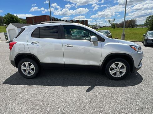 Used 2019 Chevrolet Trax LT w/ LT Convenience Package AWD/4WD image 3