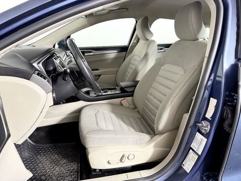 Used 2019 Ford Fusion SE FWD image 32