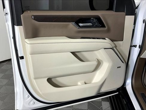 Used 2025 GMC Yukon Denali w/ Denali Reserve Package image 25