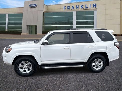 Used 2019 Toyota 4Runner SR5 w/ Four Season Floor Mat Package image 4