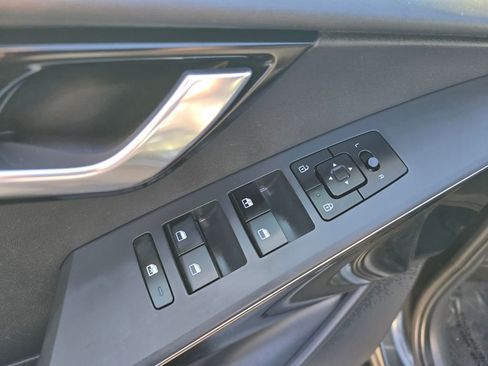 Used 2025 Kia Niro EX image 16