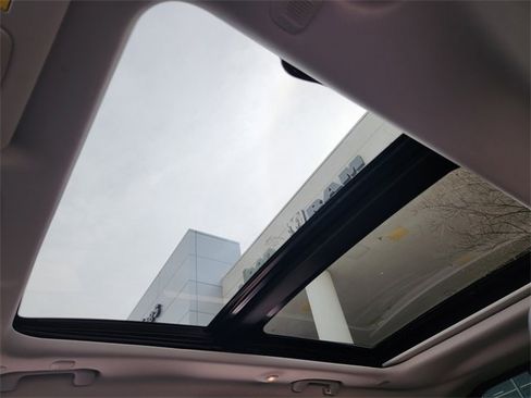 Used 2022 Jeep Cherokee Limited image 23