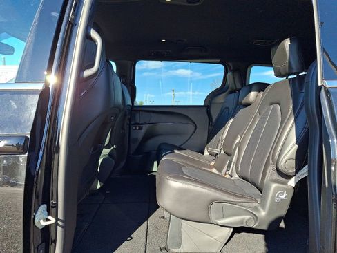 New 2026 Chrysler Pacifica Select image 5