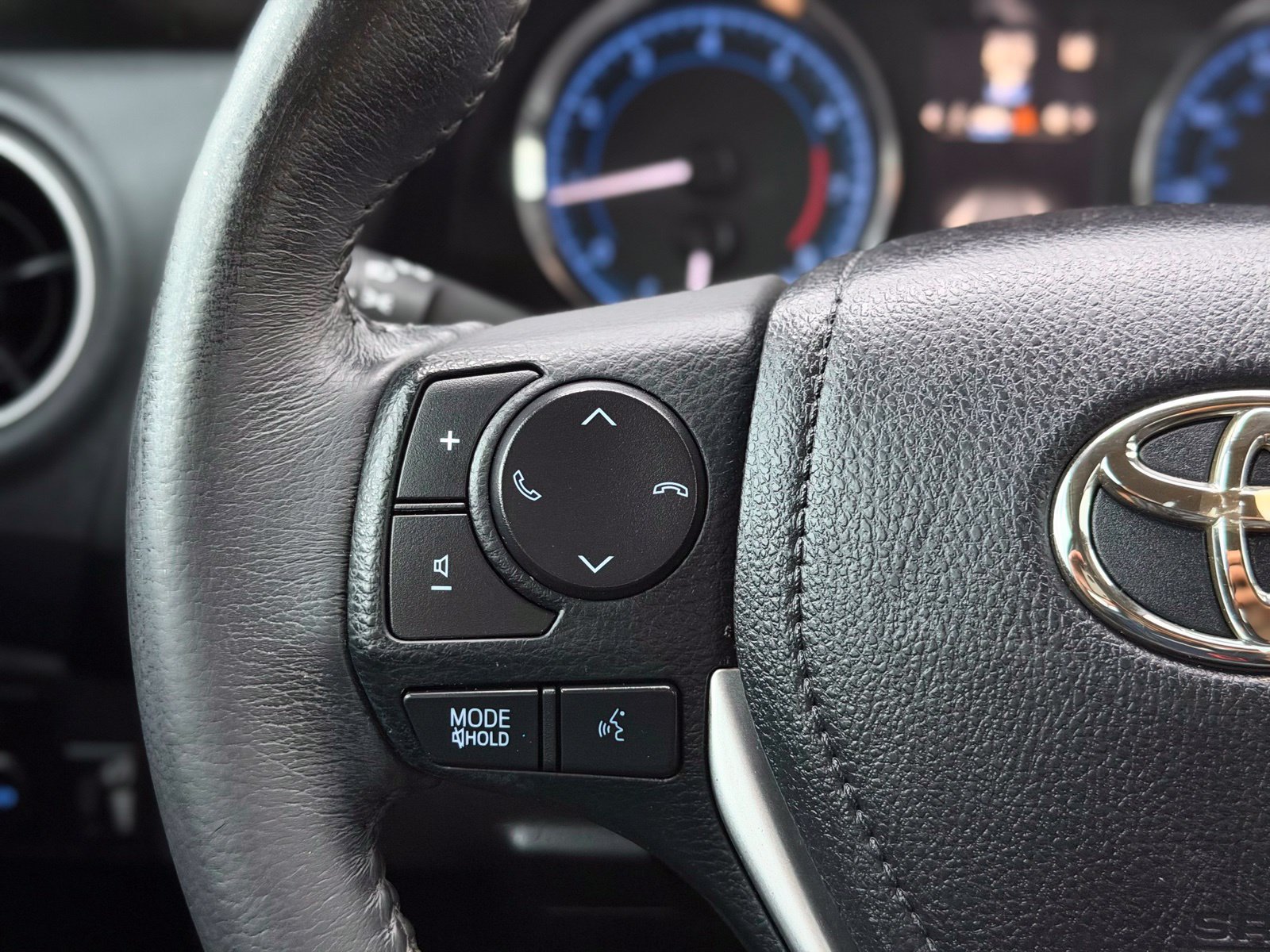Used 2018 Toyota Corolla SE FWD image 31