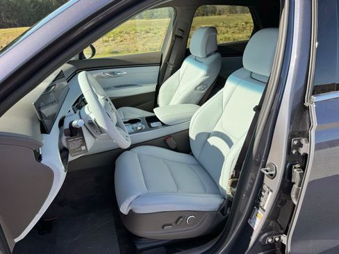 New 2026 Genesis GV70 2.5T Advanced image 17