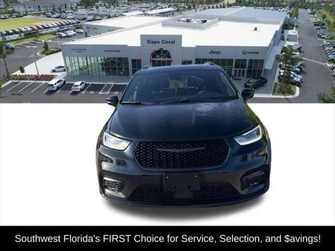 Certified 2026 Chrysler Pacifica Limited w/ S Appearance Package FWD image 2