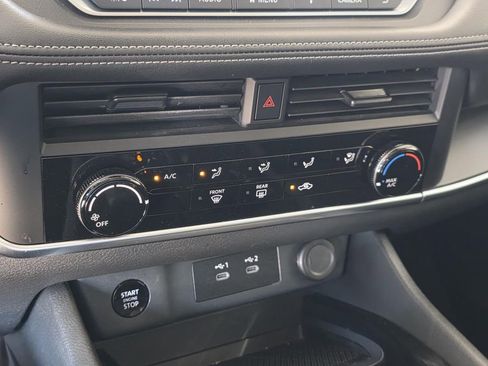 Used 2024 Nissan Rogue S FWD image 18