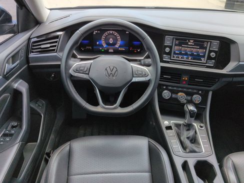 Used 2022 Volkswagen Jetta SE FWD image 16