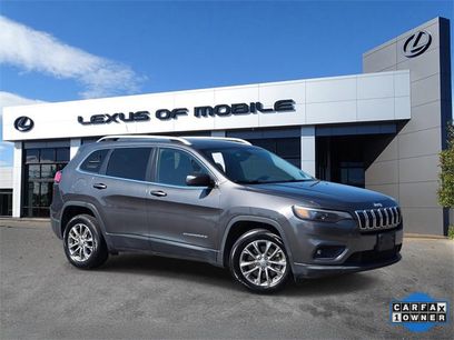 Used 2019 Jeep Cherokee Latitude Plus w/ Comfort/Convenience Group