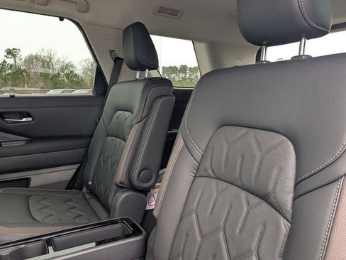 New 2026 Nissan Pathfinder Platinum image 28