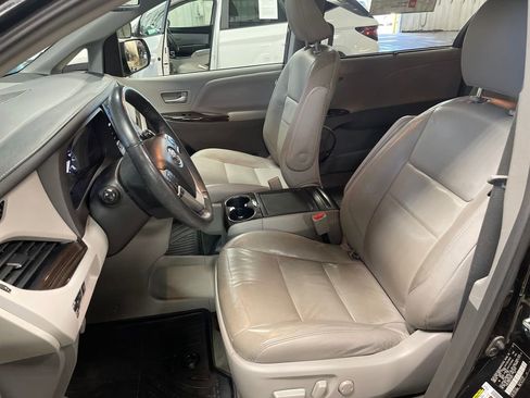 Certified 2017 Toyota Sienna XLE Premium AWD/4WD image 13