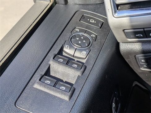 Used 2017 Ford F250 Lariat w/ Chrome Package image 27