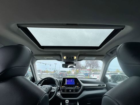 Used 2024 Toyota Highlander XLE image 22